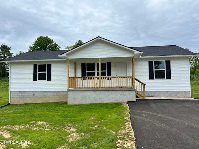 212 Thompson Ln Crossville, TN 38555 | Hometown Realty Photo 1