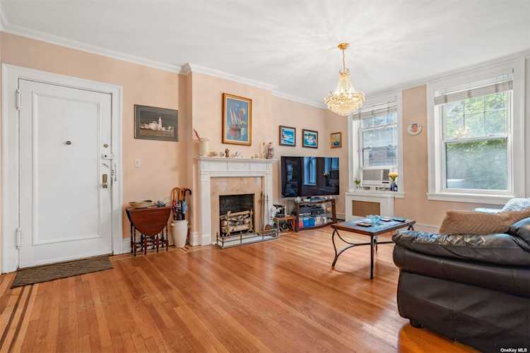 35-27 76th St #1 Flushing, NY 11372