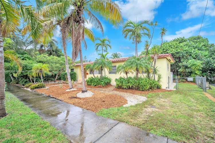 1651 Washington St Hollywood, FL 33020