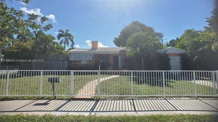 1600 Jackson St Hollywood, FL 33020
