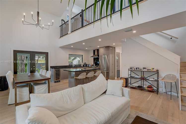 609 SW 13th Ave Fort Lauderdale, FL 33312