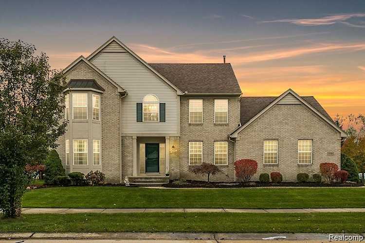 2936 Briarwood Dr Troy, MI 48085