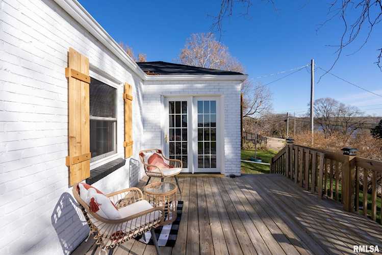860 S Cody Rd Le Claire, IA 52753