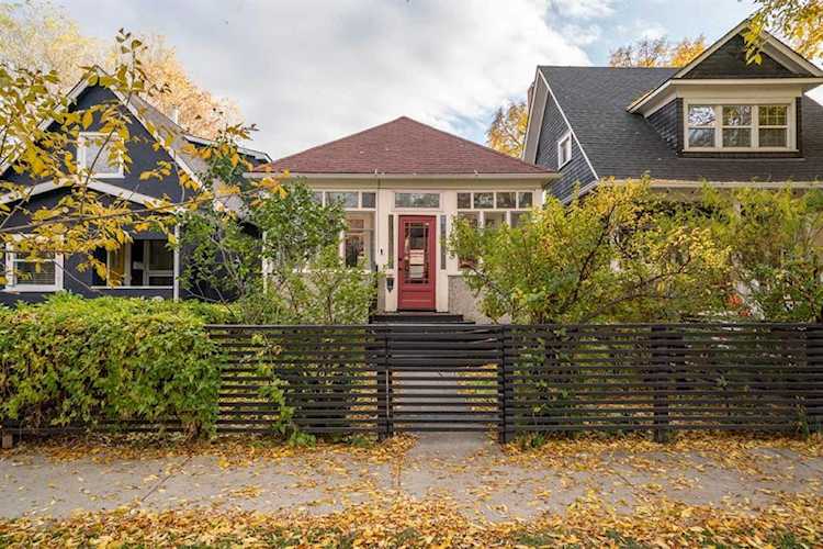1615 15 Ave SW Calgary, AB T3C0Y8