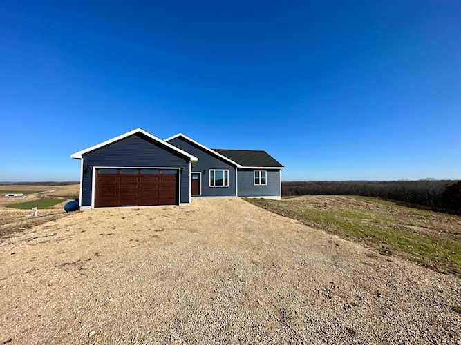 7499 Sanden Road Houston, MN 55943