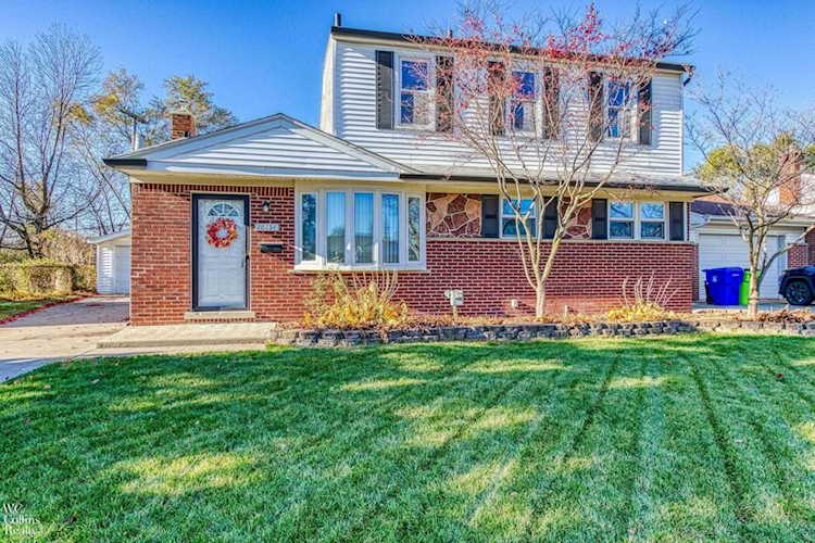 18154 Davidson Rd Fraser, MI 48026