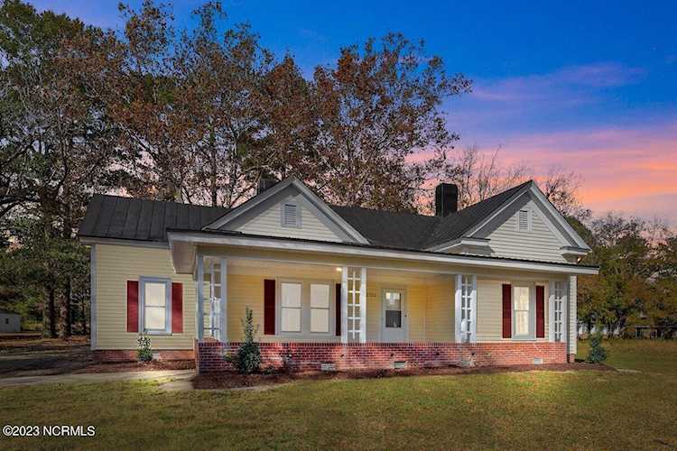 2752 Mill Street St Winterville, NC 28590