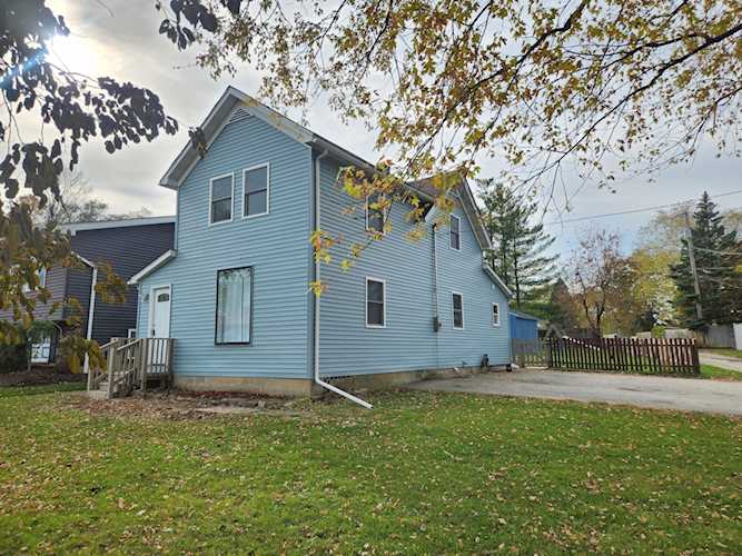 1904 Ezra Ave Zion, IL 60099
