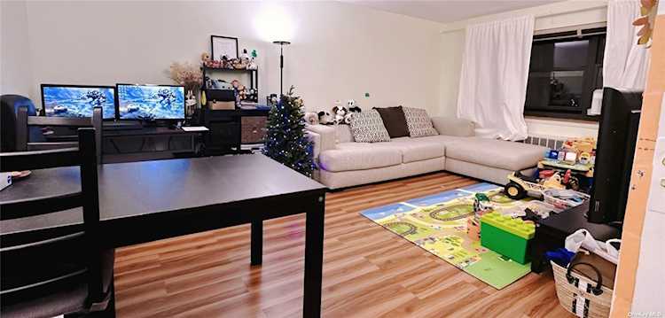 31-31 138th St #5L Flushing, NY 11354
