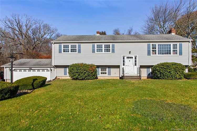 66 Chapel Hill Rd North Haven, CT 06473
