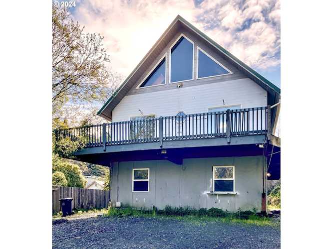 299 S Folsom CT Coquille, OR 97423