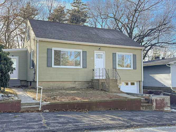 39 Mystic St Manchester, NH 03103