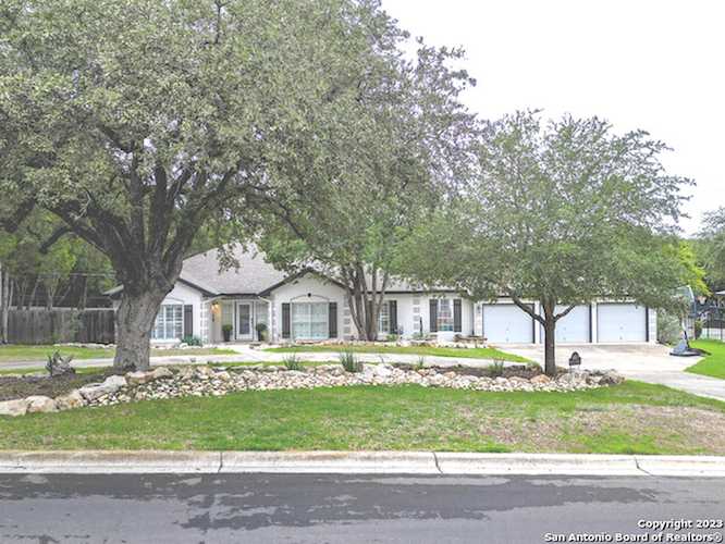 460 Hunters Creek Dr New Braunfels, TX 78132
