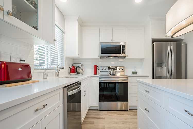 9945 134 Street Surrey, BC V3T 5G8