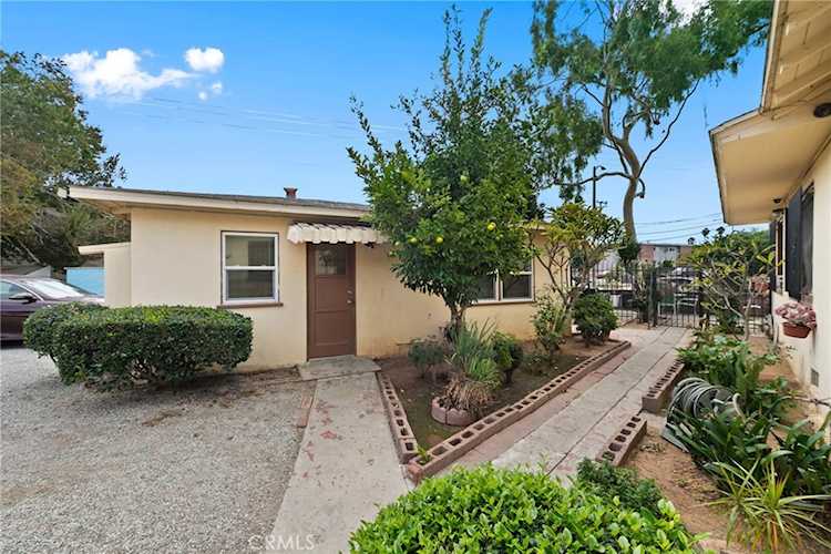 495 E 51st St Long Beach, CA 90805