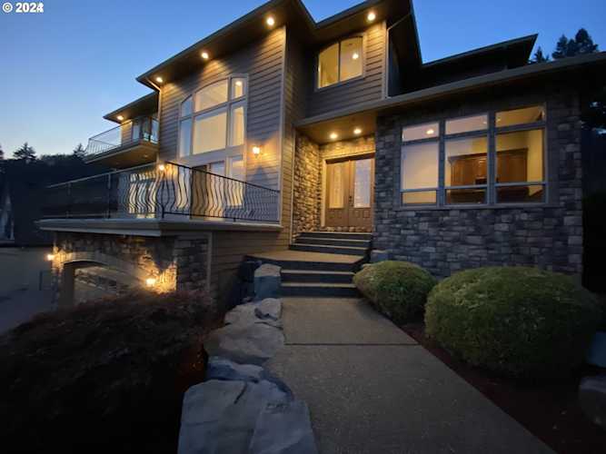 785 NW Valley ST Camas, WA 98607