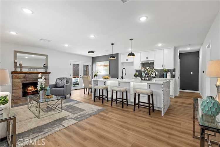 3095 College Avenue Costa Mesa, CA 92626