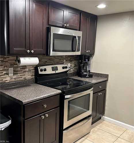 1338 Sierra Dr Virginia Beach, VA 23453
