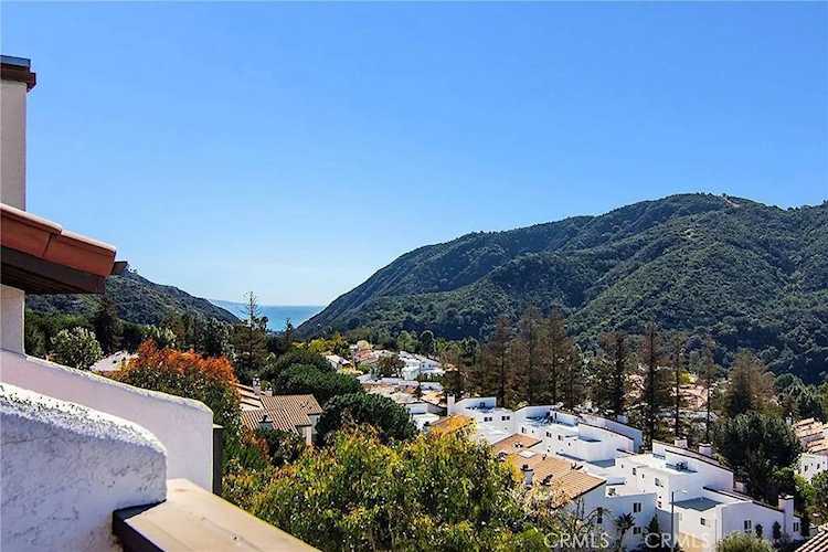 1694 Michael Ln Pacific Palisades, CA 90272