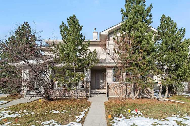358 Panamount Blvd NW Calgary, AB T3K5T4
