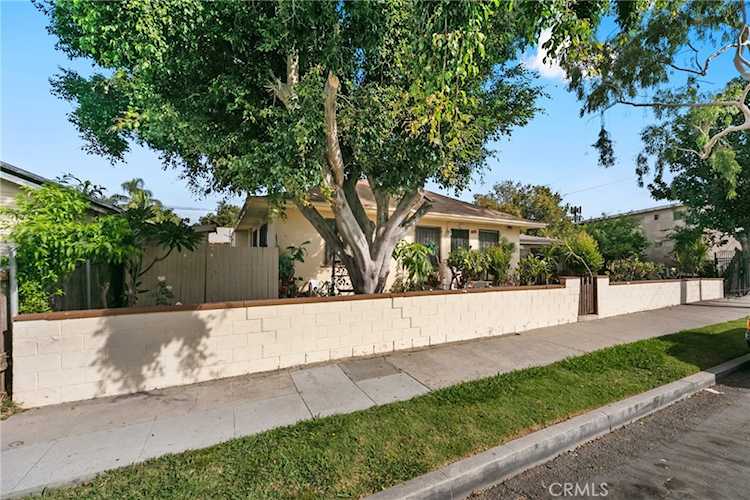 491 491.5 E 51st St Long Beach, CA 90805