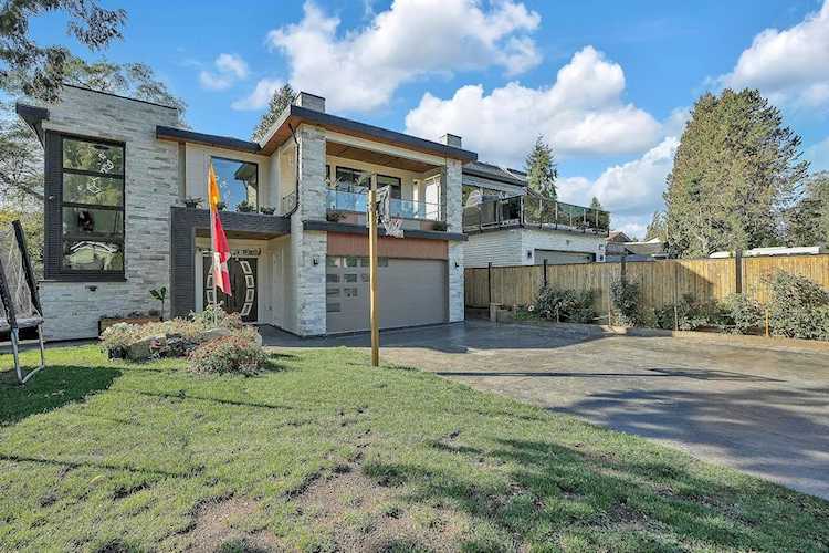 8682 152 Street Surrey, BC V3S 3N2