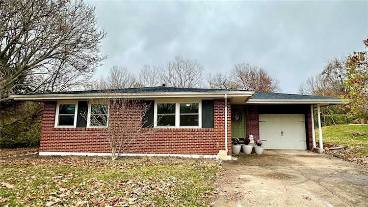 17 Hillcrest Dr Hannibal, MO 63401