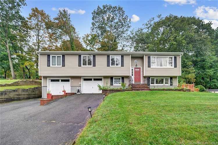 8 Ward Dr Danbury, CT 06810