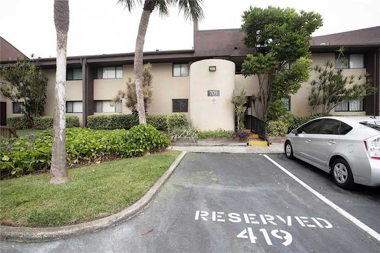 705 S Village Dr N #202 St. Petersburg, FL 33716
