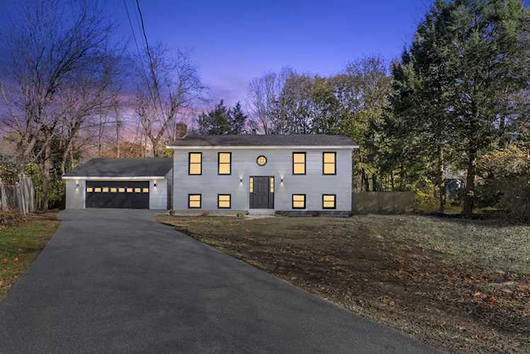 21 Hilltop Circle Yarmouth, ME 04096