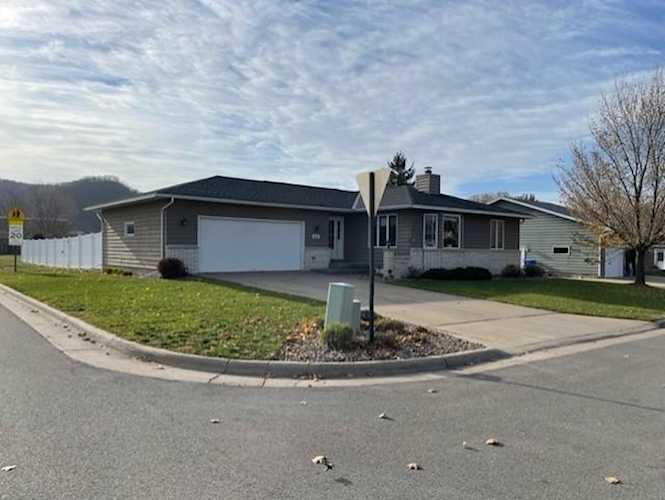 5115 W 7th Place Goodview, MN 55987