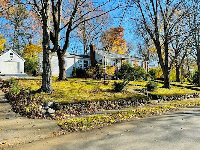 27 Burton Rd Braintree, MA 02184