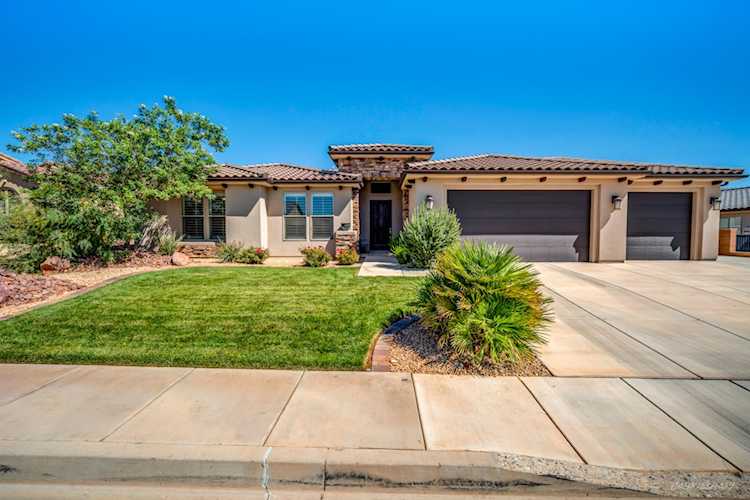 1102 N Via De Luna Washington, UT 84780