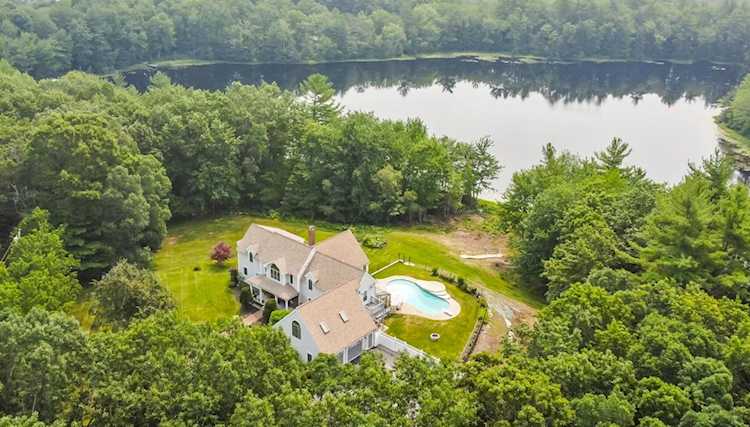 8 Curtis Lake Dr Sanford, ME 04073