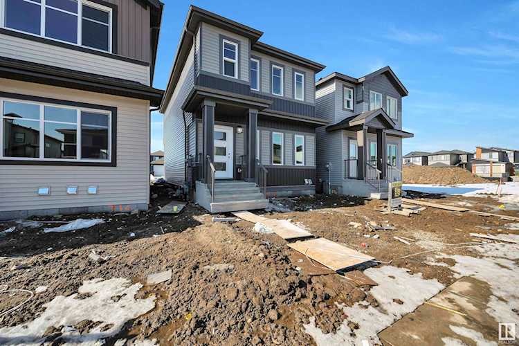 424 Blackstone Link Leduc, AB T9E 1L8