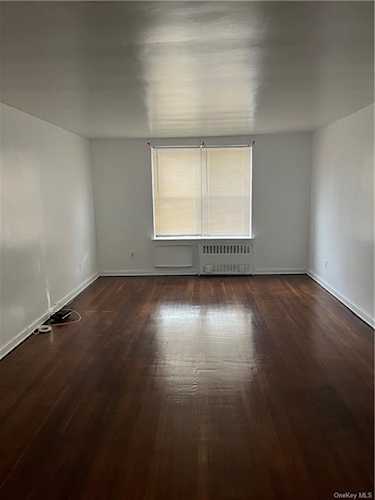 747 E 226 St #1F Bronx, NY 10466