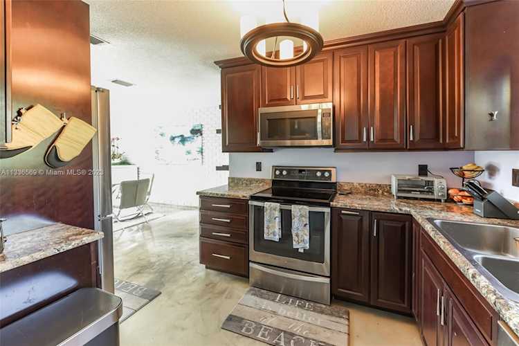 1201 Bayview Dr Fort Lauderdale, FL 33304
