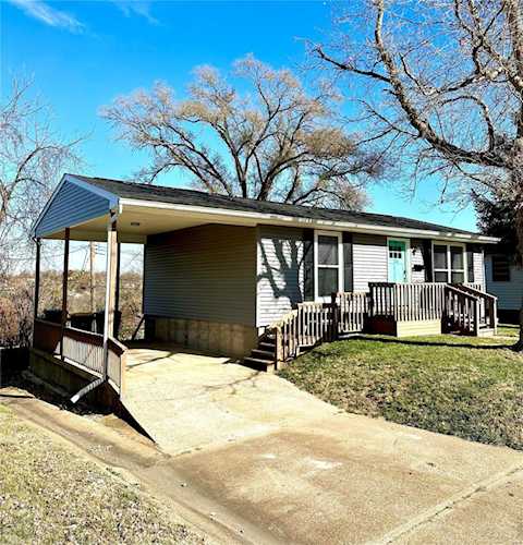 703 Perry St De Soto, MO 63020