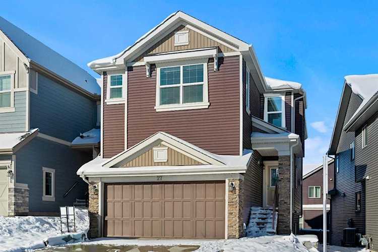 27 Sherwood Park NW Calgary, AB T3R 0R8
