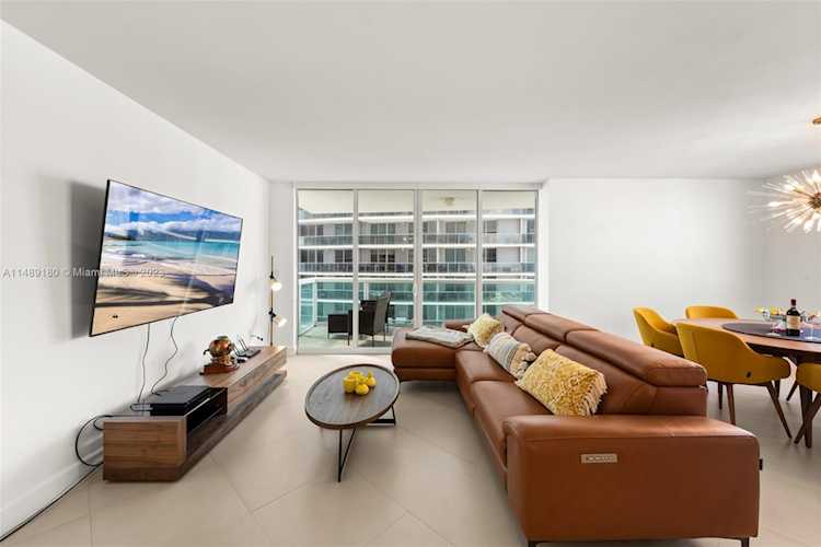 1800 N N Bayshore Dr #1215 Miami, FL 33132