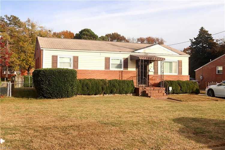 16 Sharon Ct Hampton, VA 23666