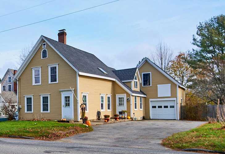33 Beechwood St Thomaston, ME 04861