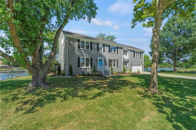 3 Lakeview Dr Poquoson, VA 23662