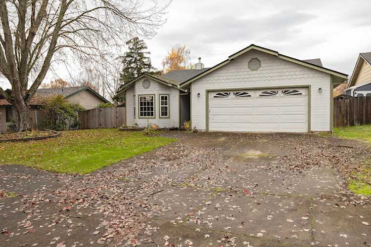 417 Garden Circle Eagle Point, OR 97524