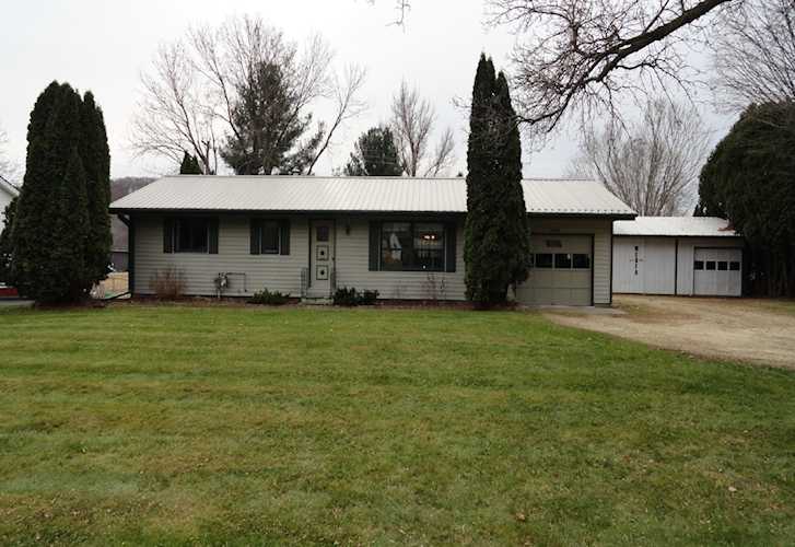 1027 W Winter Avenue Elmwood, WI 54740