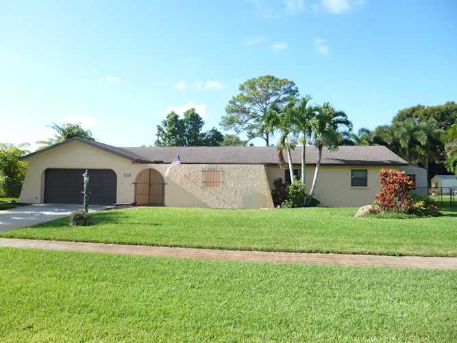 7240 Oakmont Drive Lake Worth, FL 33467
