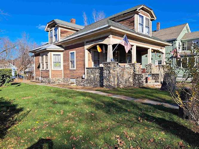 18 Barnes St Claremont, NH 03743