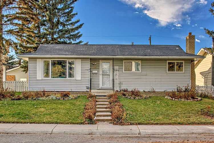 611 58 St SE Calgary, AB T2A 3S3