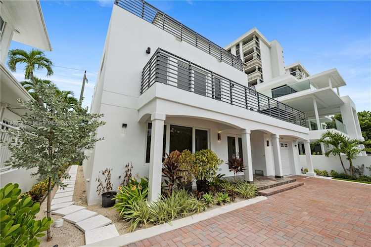 1807 N Fort Lauderdale Beach Blvd Fort Lauderdale, FL 33305