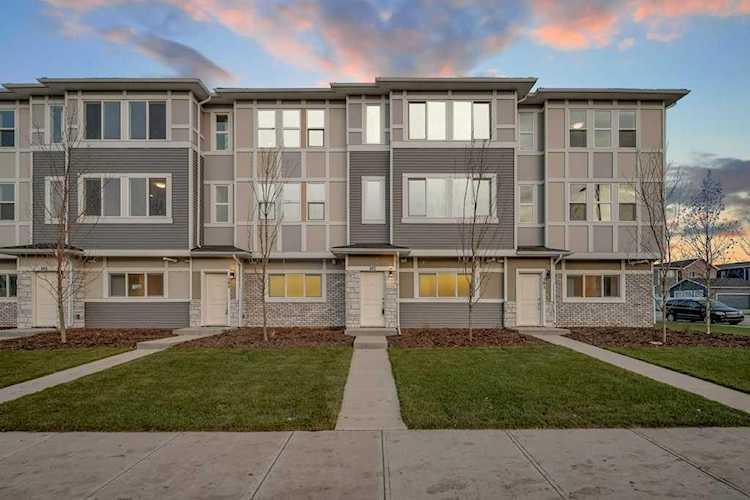 33 Merganser Dr W #103 Chestermere, AB T1X 2S3